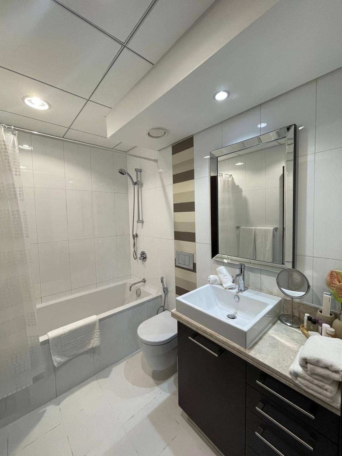 First Class 2Br With Burj Khalifa & Downtown View Dubai Ngoại thất bức ảnh